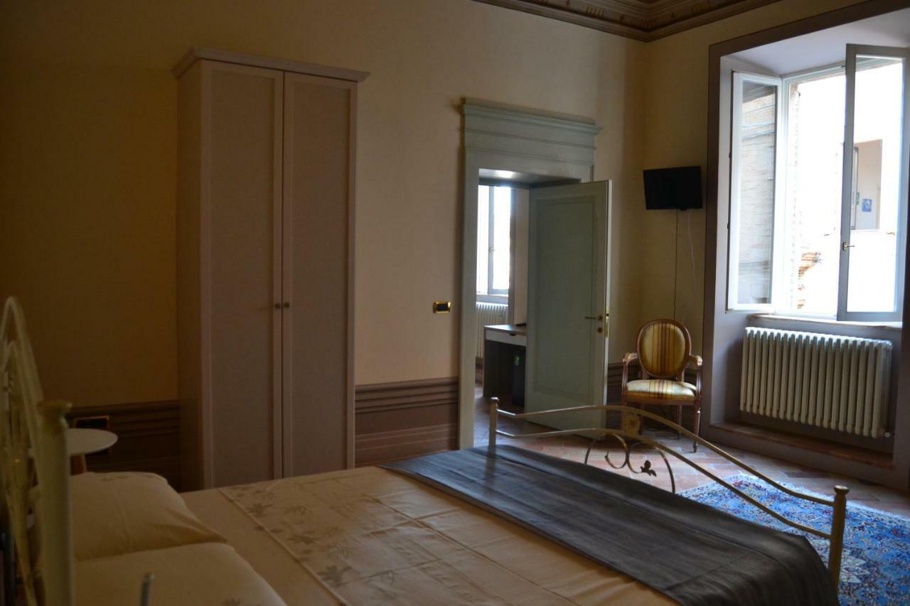 Palazzo Roberti Hotel Monte San Giusto Ngoại thất bức ảnh